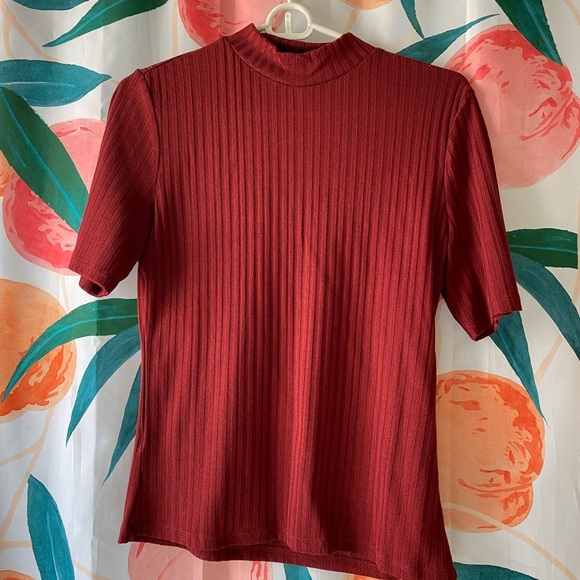 Deep red high neck fitted top - Picture 1 of 3